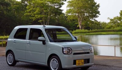 新型軽自動車ミラトコット。ミラココアの後継モデルだが、実質的には全くコンセプトの異なるクルマとして登場した。写真はG“SA III”