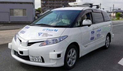 KDDIとアイサンテクノロジーが共同開発した自動運転用車両は