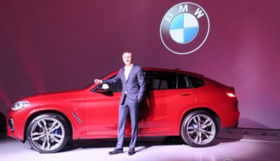 BMW X4 新型発表会のペーター・クロンシュナーブル代表取締役社長