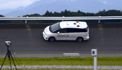 自動運転によるテストコースでのタイヤ試験