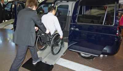 トヨタ JPN TAXI 一部改良車を発表。3月より販売を開始する。車いす乗降性の改善がメインだ