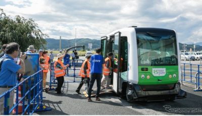 「道の駅」を拠点とした自動運転サービスの実証実験の様子