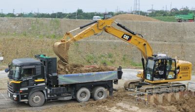 無人のCat320による自動掘削・積込作業