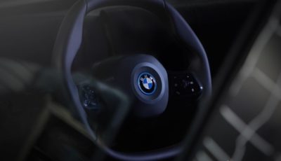 BMWグループの次世代EVのiNEXTに採用される新開発の「ポリゴナル・ステアリングホイール」