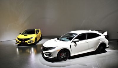 ホンダ シビックTYPE R(手前)とTYPE Rリミテッドエディション