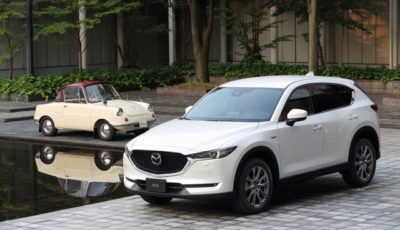 マツダ R360クーペ と CX-5 100周年特別記念車