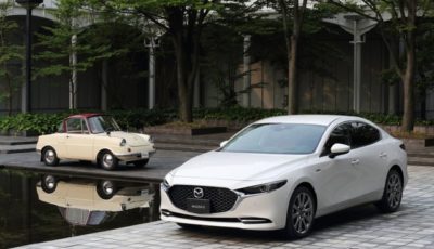 マツダ R360クーペ と マツダ2 100周年特別記念車