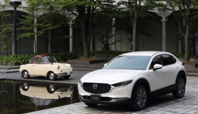 マツダ R360クーペ と CX-30 100周年特別記念車