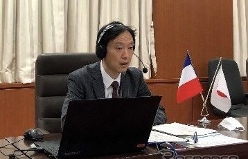 オンラインで意見交換する日笠大臣官房審議官