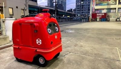 サービスステーションに自動宅配ロボットを配備