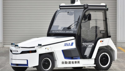 新開発の自動運転トーイングトラクター