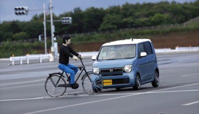 横断自転車の衝突被害軽減ブレーキ（参考画像）