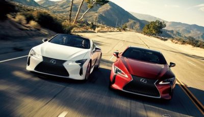 左：LC500コンバーチブル（北米仕様）/右：LC500（北米仕様）