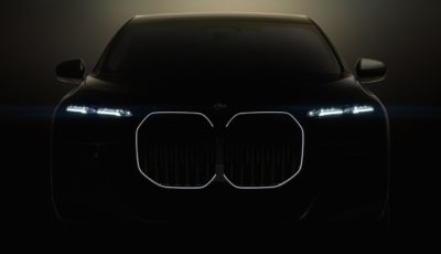 BMW i7 のティザー写真