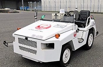 遠隔自動運転のトーイングトラクター