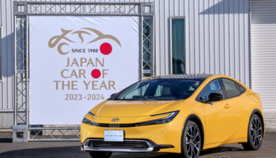 2023-2024 日本カー・オブ・ザ・イヤーを受賞したトヨタ プリウス