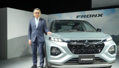 スズキの新型SUV『フロンクス』と鈴木俊宏社長