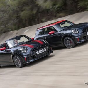 MINIの3ドアハッチバックとコンバーチブル「JCW」改良新型