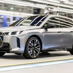 BMW『iX』改良新型の生産をドイツ・ディンゴルフィング工場で開始